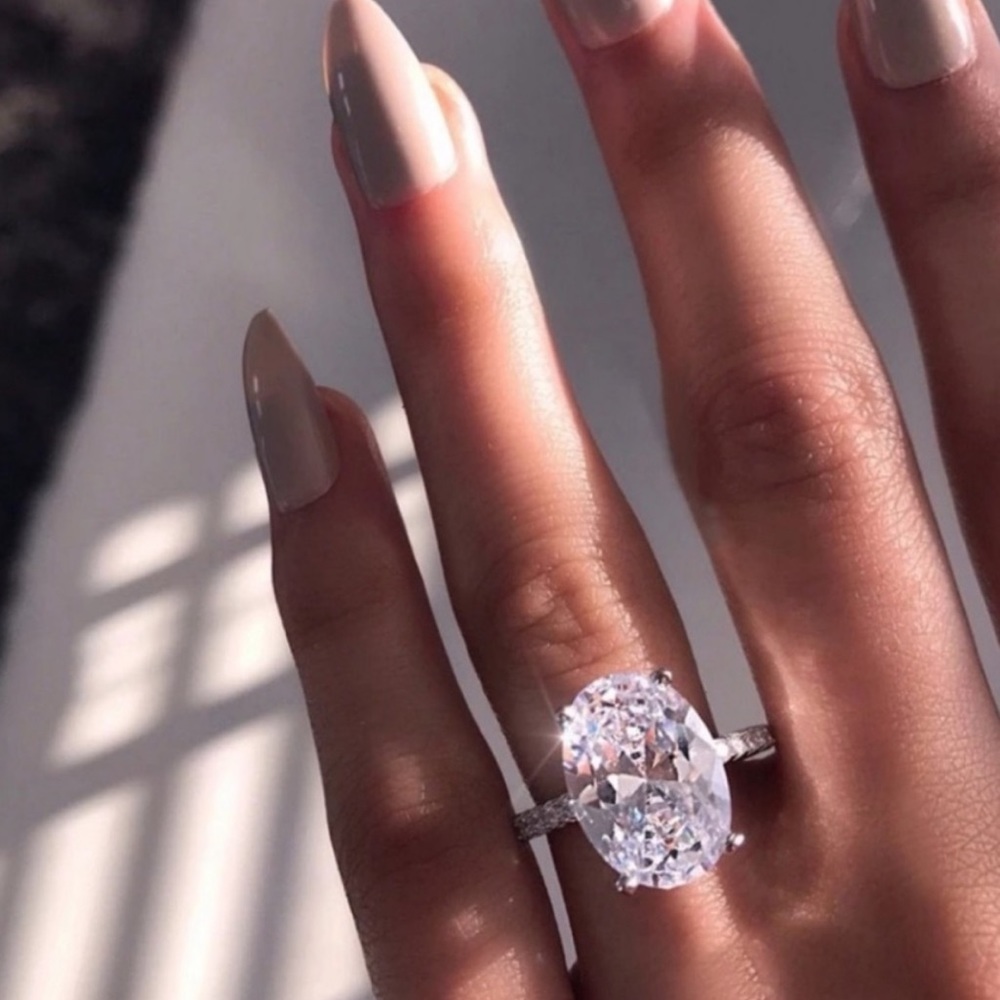 NEW💍5 CT OVAL CUT DIAMOND 925 SILVER RING, CUTE RING, SHINY RING.